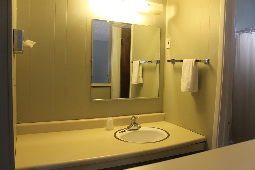 Coach N Four Motel Grass Valley Exterior photo