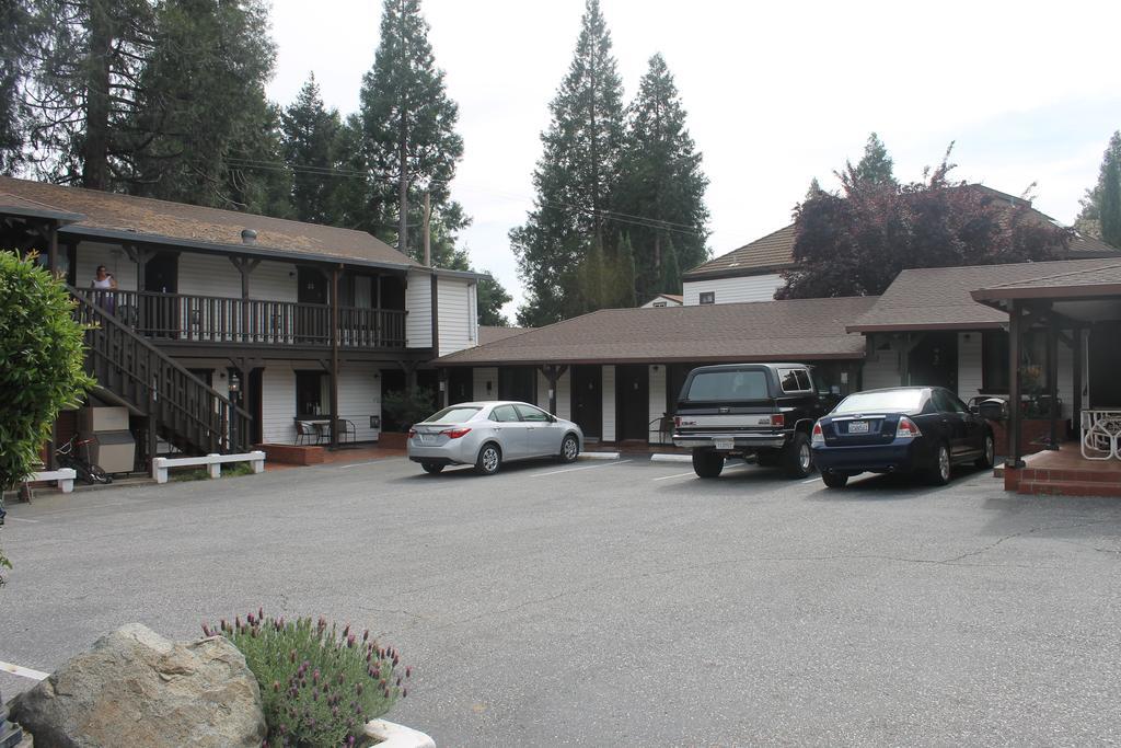 Coach N Four Motel Grass Valley Exterior photo