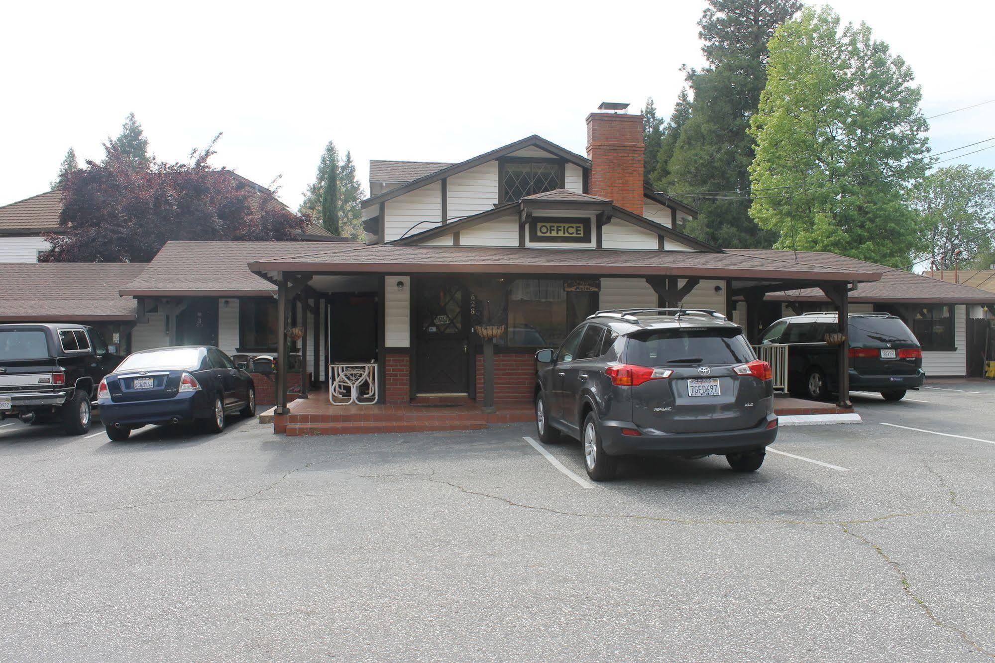 Coach N Four Motel Grass Valley Exterior photo