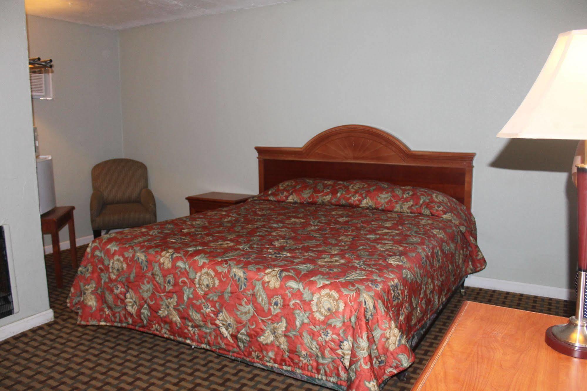 Coach N Four Motel Grass Valley Exterior photo