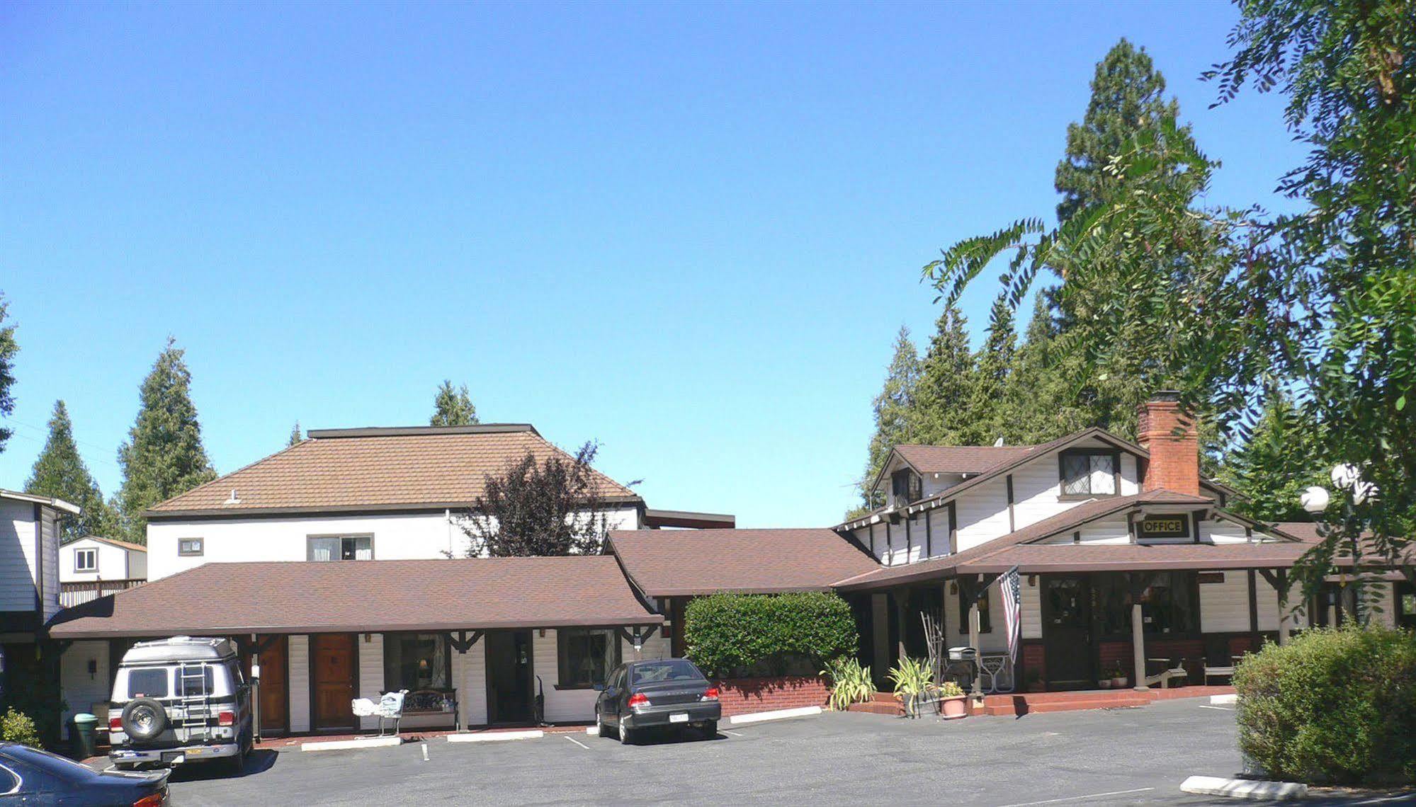 Coach N Four Motel Grass Valley Exterior photo