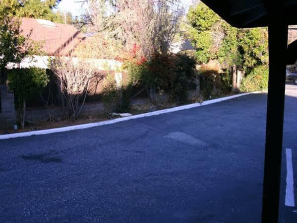 Coach N Four Motel Grass Valley Exterior photo